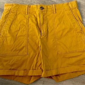 GAP 5” khaki shorts in a golden color